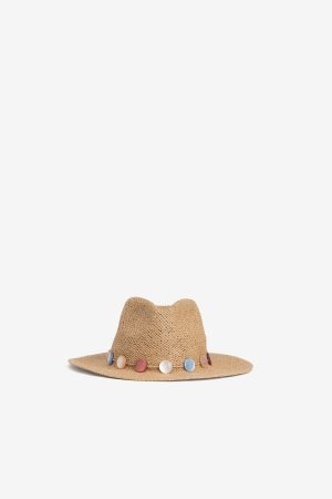 Sombrero beige con abalorios